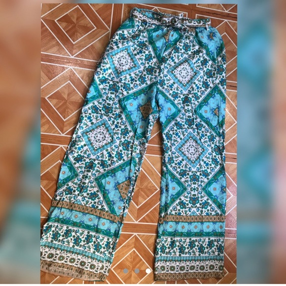 Set - Picture 4 of 4